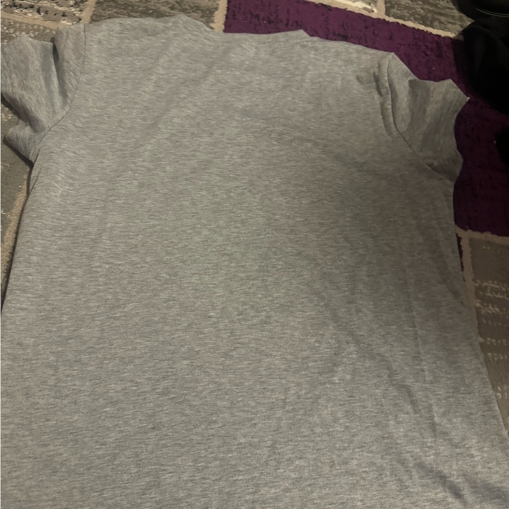 Grey tshirt - Picture 3 of 3
